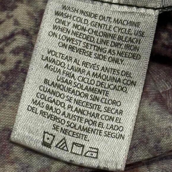 Appropriate Behavior Floral Abstract V-Neck Tee Size Small - Picture 8 of 8